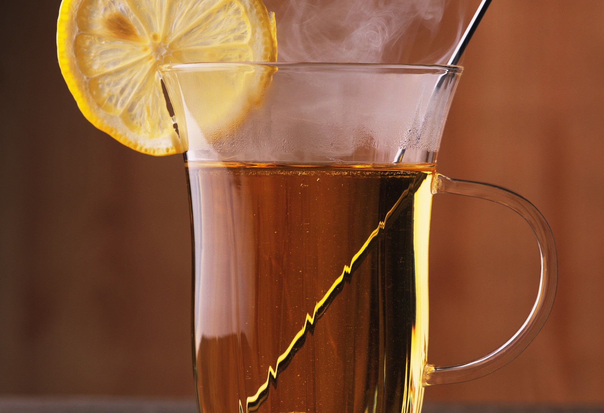 El invierno se lleva mejor con una bebida caliente en la mano, y un hot toddy puede ayudarte a superar la depresión postnavideña.