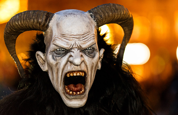 tradiciones navideñas en el mundo Krampus es una criatura del folclore navideño austríaco