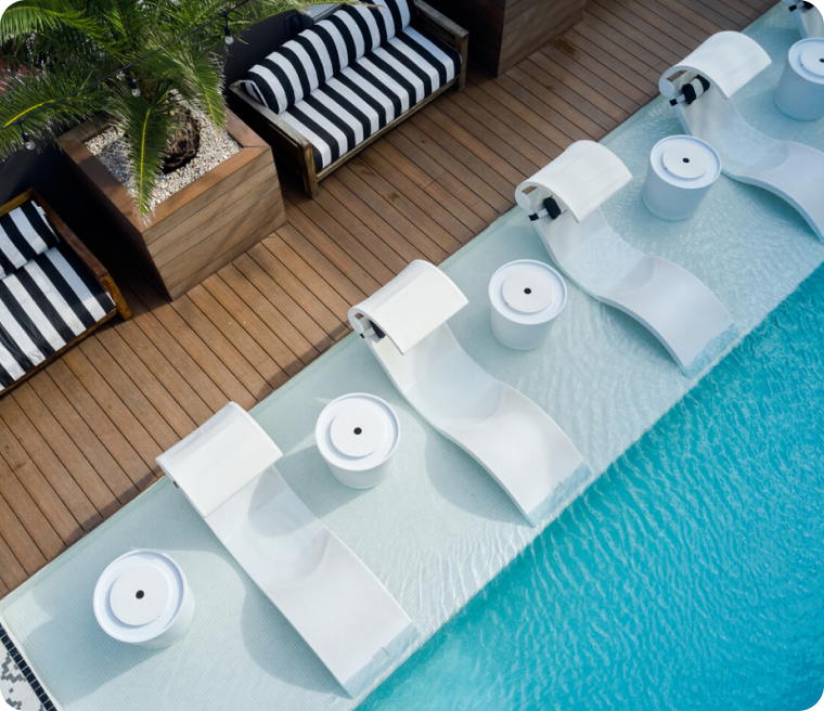 Zona de piscina del hotel