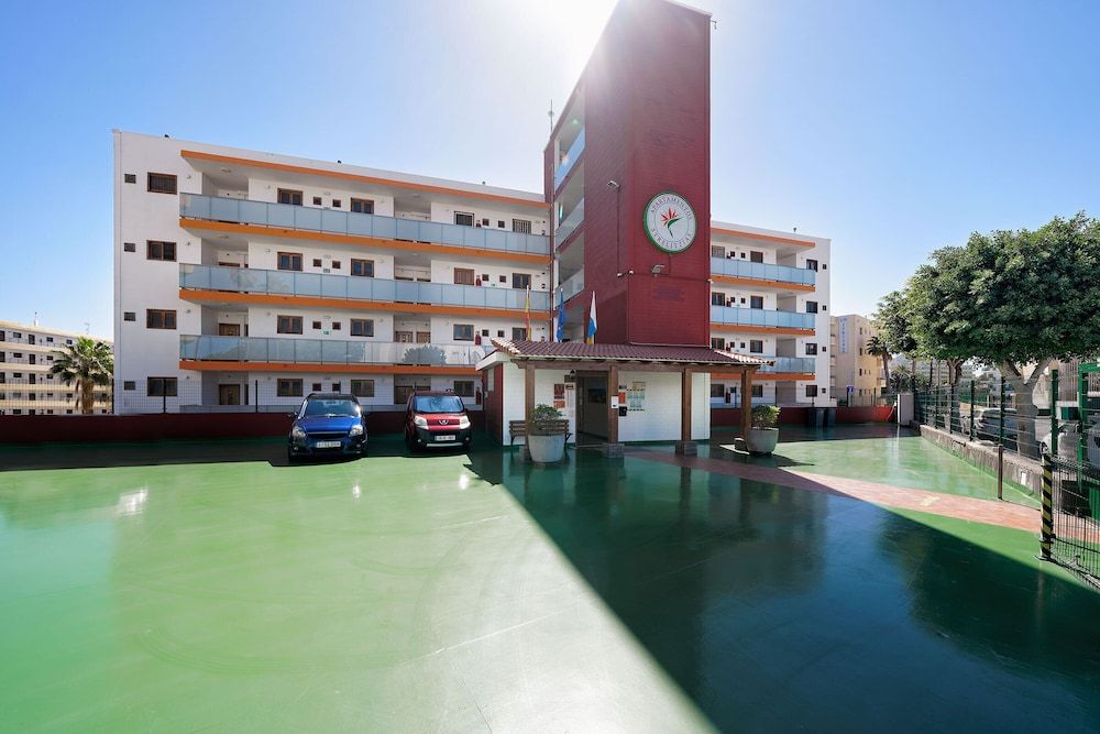 Apartamentos Strelitzias en Maspalomas, Espaa desde 54 : ofertas, reseas  y fotos | momondo