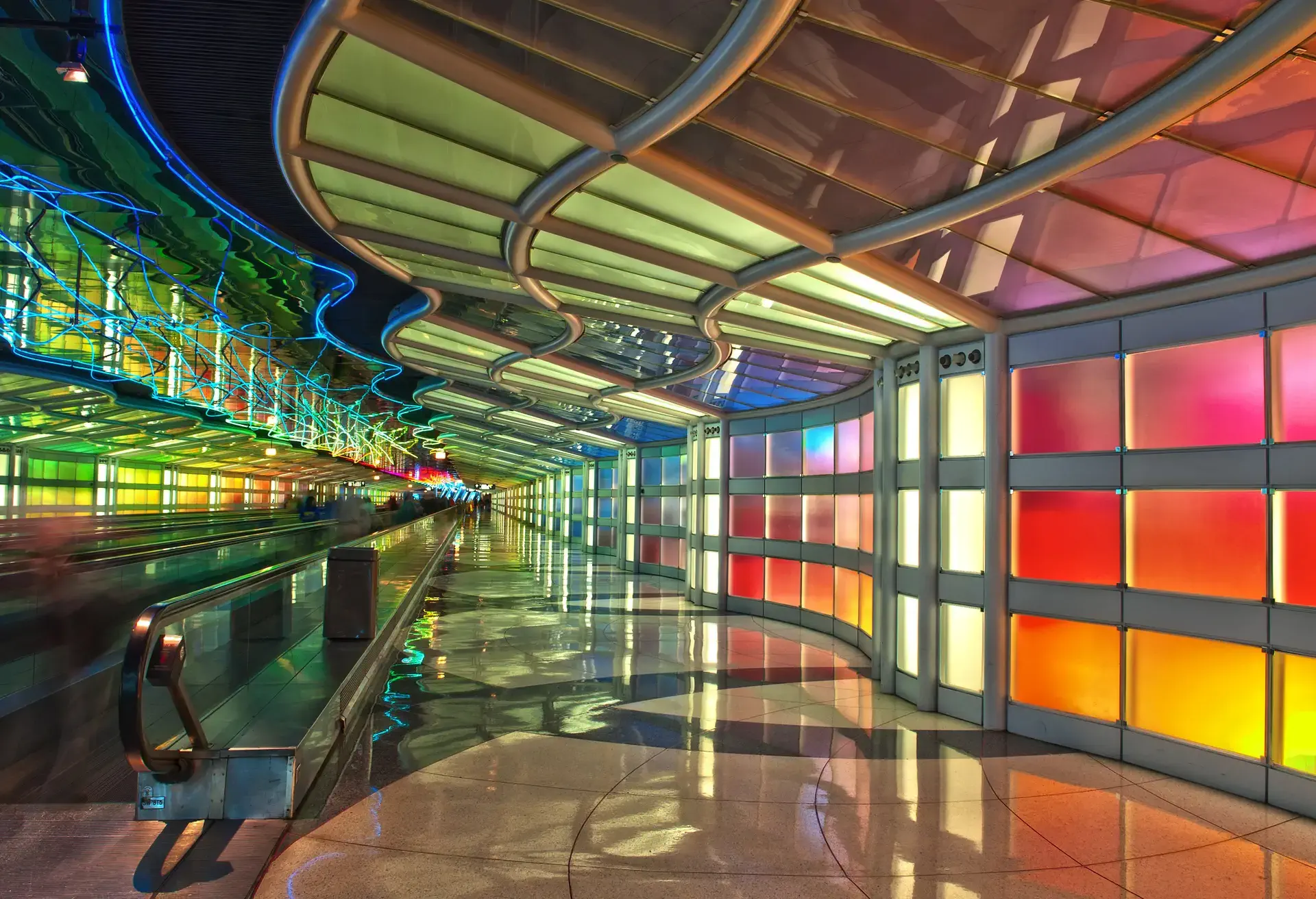La exposición de arte «Sky’s the Limit» conecta el vestíbulo B y C en el aeropuerto O’Hare de Chicago