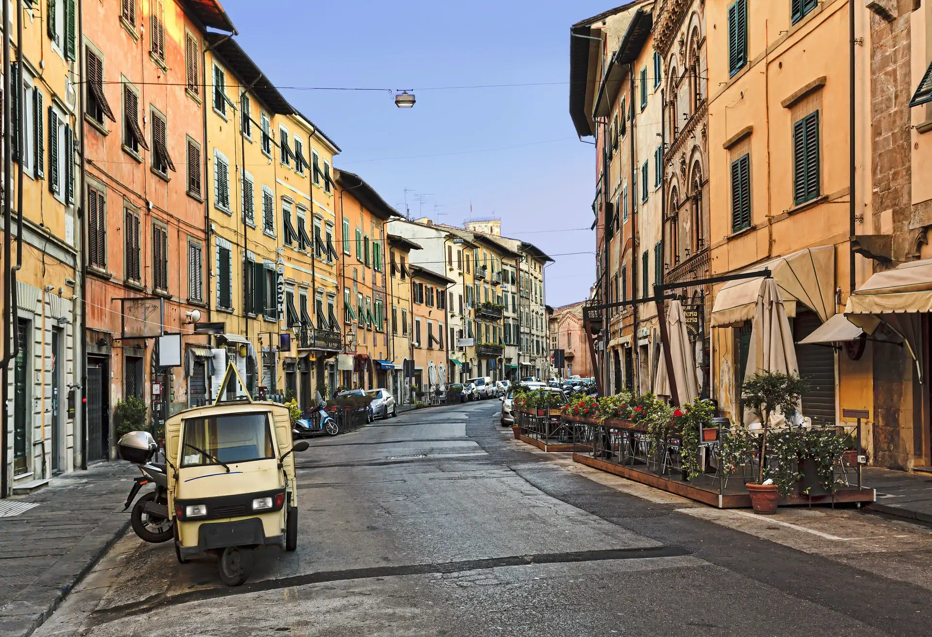 Si tienes una escala en Pisa, ¿por qué no te vas a dar una vuelta por el centro de la ciudad? Está a tan solo 45 minutos a pie del aeropuerto